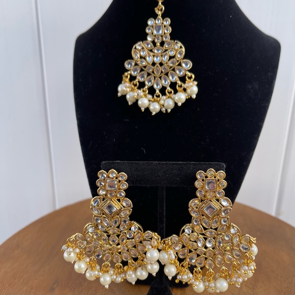 Faux Pearl Kundan Earrings With Maang Tikka - Picture 6 of 10